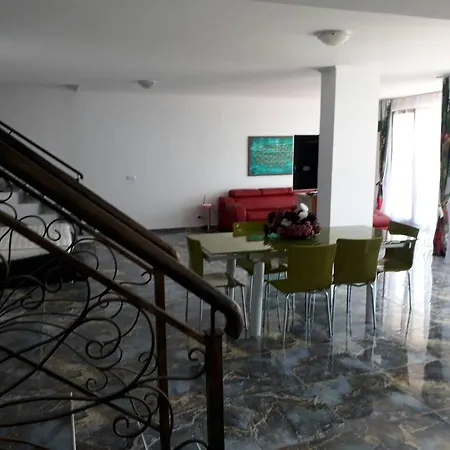 Akrotiriya Apartment *